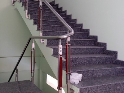 Thiết kế ngôi nhà hiện đại với cầu thang kính Cường Lực